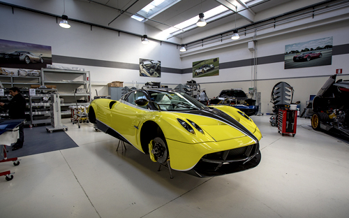 Pagani Production Line 01 7293 1471079123 Ghé thăm nơi ra đời của siêu phẩm Pagani Huayra