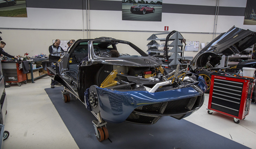 Pagani Production Line 04 8870 1471079123 Ghé thăm nơi ra đời của siêu phẩm Pagani Huayra