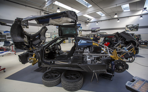 Pagani Production Line 16 8960 1471079123 Ghé thăm nơi ra đời của siêu phẩm Pagani Huayra