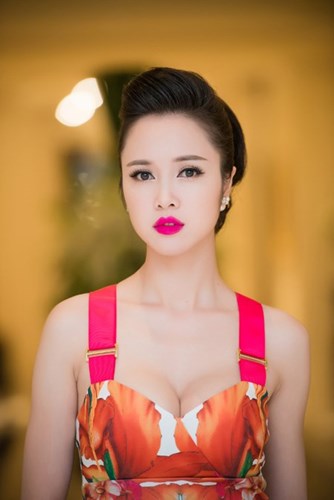 Xem bói tính cách phụ nữ thông qua vòng một nhin nguc doan tinh cach Xem bói tính cách phụ nữ thông qua vòng một