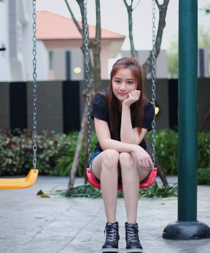 0c8bf3d9d7c4dbc3bc3da54f2e121eeb Cô bé có tóc mái chuột gặm nổi tiếng Thái Lan ngày nào giờ đã là hot girl cực  kỳ xinh đẹp!
