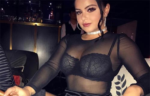 654e97f7323457f2bb62e6080dbd0dd0 Cô béo đẹp nhất Hollywood khoe nội y ngày càng lộ liễu hơn
