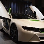 BMW i8 màu trắng-xanh cốm lạ mắt cho các đại gia Trung Đông